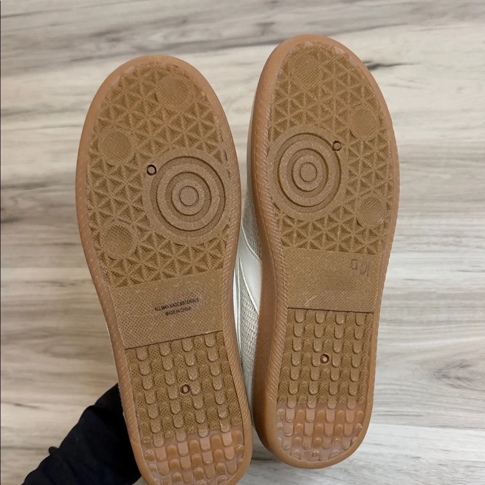 NWOT Dolce Vita Beige Casual Sneakers with White Laces Siz 8.5 Womens - Picture 3 of 16